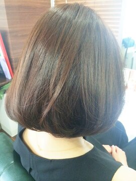 アンビエンテ(ambiente) 前下がりボブ