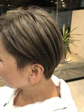 アフィニティー(AFINITY) 刈り上げショートボブxダブルカラー《ハイライト/堅田美容室》