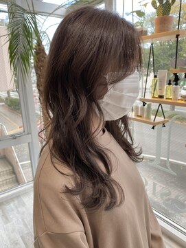 リズム(lysm) ロングレイヤー × グレージュカラー