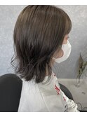 透明感あふれるオリーブカラー&きりっぱなしボブ