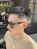 フォーコーナーズ(Four Corners)&nbsp;スキンフェード／フェザーアップ／クロップスタイル/刈り上げ