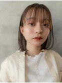 ミディアムレイヤーボブシースルーバングベージュカラー小顔
