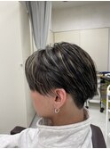 メンズハイライトブリーチカラー刈り上げセンターパート