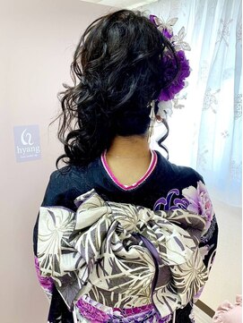 ヒャン(hyang) サイドアップ盛りヘア