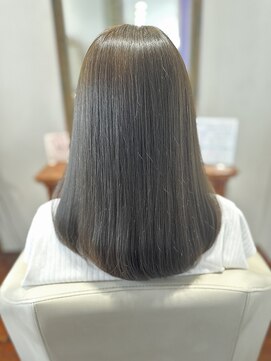 ビーハイブ 一番町店 アヴェダ(BEHIVE) 高校卒業後の初カラー オリーブベージュ ブリーチ無し