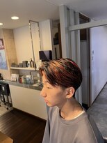 フリーゼアコマキ(FRISEUR)&nbsp;赤ハイライト×センターパート