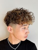 ルーシー 渋谷(LUCEY)&nbsp;スペインカールハイライトスパイラルパーマフェード極道パーマ