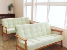 Fits Hair 新発田店【フィッツヘアー】の雰囲気(ゆったりできる待合スペース)