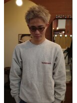 エディ(Edy)&nbsp;スパイキーショート刈り上げ抜きっぱなしブロンド眉毛カット