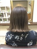 ブリーチハイライトのグレージュ×外ハネボブ