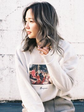 メロウ(MELLOW) 小顔レイヤーミディアム×グレーブリーチハイライト