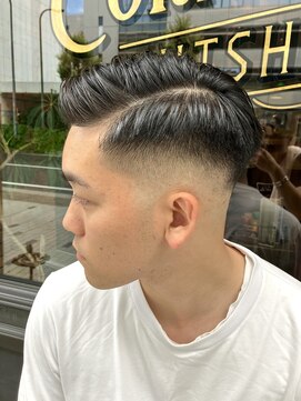 フォーコーナーズ(Four Corners) スキンフェード／バーバー／サイドパート／刈り上げ