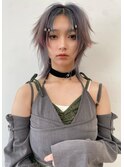 グレーとポイントカラーのシャギーウルフ