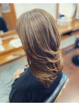 ボナミ(BONAMI) イエローグリーン系の発色のヘアカラーで透明感をプラス