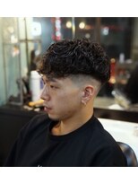 タイト スワッグ バーバーワークス(TIGHT SWAG BARBERWORKS)&nbsp;スキンフェード×スペインカールパーマ