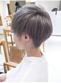 前下がりハンサムショート　ツーブロックマッシュグレージュ