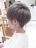 前下がりハンサムショート　ツーブロックマッシュグレージュ
