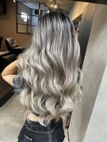 サニー 渋谷(SUNNY)&nbsp;バレイヤージュ、ハイライト、レイヤーロング、グレーベージュ