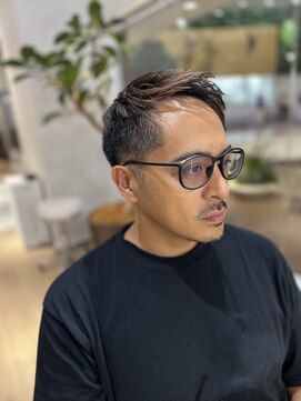 ウノプリールヴァモス(unopulir Vamos) 40代海外ショート刈り上げ梅田メンズ