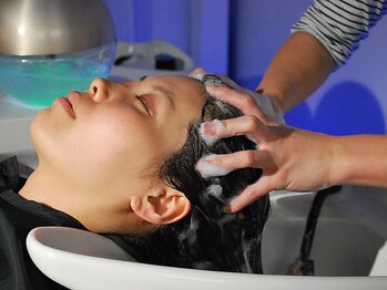 サロン ド ヴィヤージュ(Salon de Viyage)の写真/エイジングケアヘッドスパ登場！女性用、男性用のスパを使い分け♪疲れた頭皮ケアにヘッドスパを是非☆