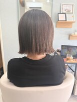 フワフワ(fwfw)&nbsp;白髪ぼかしカラー×ボブ