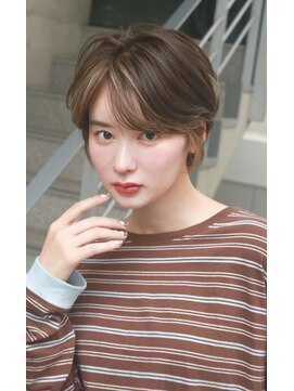 エミュ 表参道 青山(emu) 丸み小顔ショートハイライト表参道