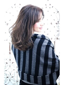 メルクマール(MERKMAL) セクシーな大人セミディ