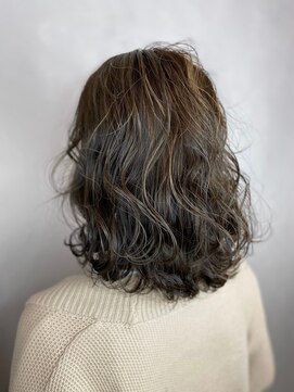 ラトリエ ブロカント 立川北口店(L'atelier BROCANTE) ふわミディ ウォーターフォール くせ毛風 簡単スタイリング