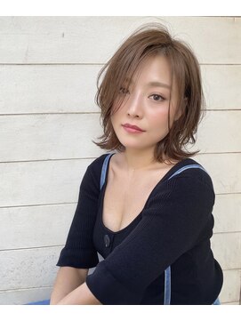 アミュレ(Amule) 外ハネ耳掛けボブレイヤー透けバング　梅ヶ丘ヘアサロン