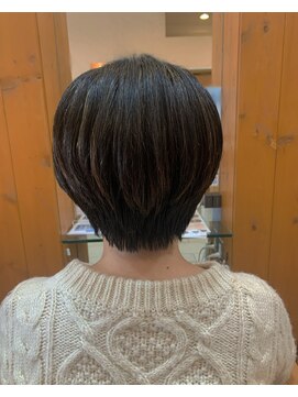 ヘアーアンドメイク エクリ 不動前店(Hair&Make equri) ポイントカラー☆大人可愛い丸みショート☆