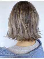 マイレ(maile)&nbsp;ホワイトベージュ×外ハネボブ