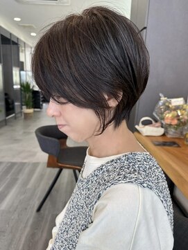 ビューエヒメ(VIEW EHIME) 大人ラフウェーブ外ハネボブダークブラウンスウィングショート