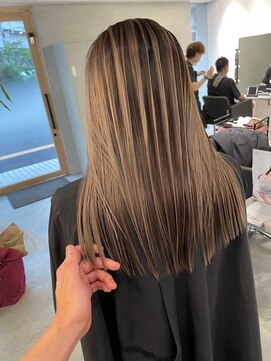 キング(K!ng) 縮毛矯正髪質改善ハイライトレイヤーカット枚方美容室エクステ