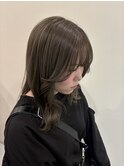 オリーブベージュ