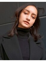 フル(FULL)&nbsp;ミディアムレイヤー 顔まわりレイヤー 前髪なし