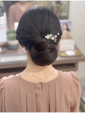 ロンド(Rond) きちんと感のあるツヤシニヨン