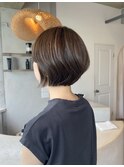 ショートボブ、顔まわりで動きアレンジ