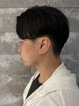 ヒュイル バイ ニアウ(Hwyl by Niau) メンズマッシュパーマセンターパーマパーマニュアンスパーマ