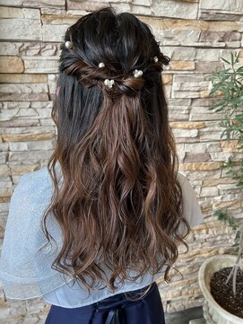 ヘア ミーツ ドレス プレローマ(HAIR meets dress pleroma) ハーフアップ