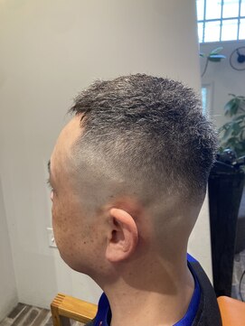 リリーコナー 武蔵小杉(LilyConnor) 武蔵小杉/メンズ/ヘッドスパ/眉毛/バーバー/フェード/マッサージ