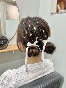 エニエンメイクス 立川(ENIEN MAKE'S) 結婚式お呼ばれヘア/ツインお団子/金箔アレンジ