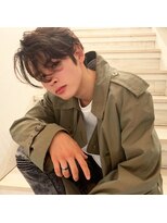 ヨウ(yeau)&nbsp;蟹江　外国人風ニュアンスパーマ×センターパート