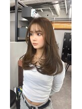 アット(at...) 【赤み消しグレージュ×レイヤーカット】