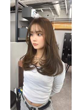 アット(at...) 【赤み消しグレージュ×レイヤーカット】