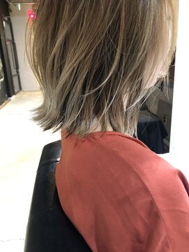 マノン バイ エイチ(MANON by H) ハイトーンBOBレイヤースタイル