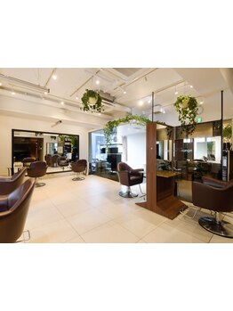 大人女性に寄り添うサロン＊上品な店内で忙しい日常を忘れ、丁寧な接客と施術で至福のサロンタイムを。