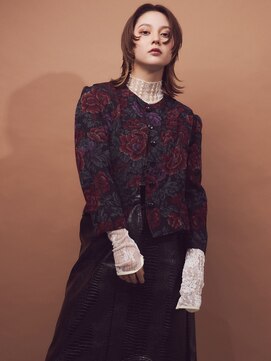 ピークアブー 銀座中央通り(PEEK-A-BOO) ハンサムショートウルフレイヤーベージュカラー