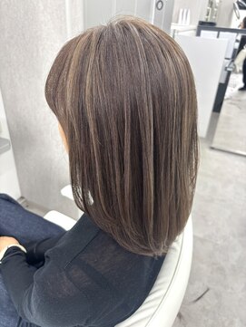 ロエ 元町店(Loe) 大人女性のための白髪ぼかしハイライト