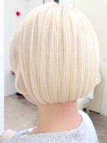 ルネラトーキョー(RUNERA TOKYO)&nbsp;ホワイトカラーホワイトブロンドボブカット前髪カット