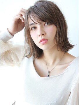 アフロート ルヴア(AFLOAT RUVUA) 20代30代40代◎透明感アッシュの大人な外ハネボブ